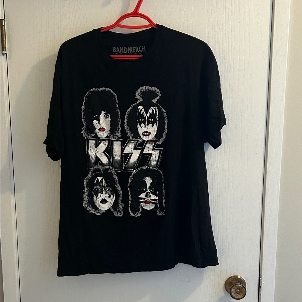 Black KISS Graphic Tee - Men's Short Sleeve